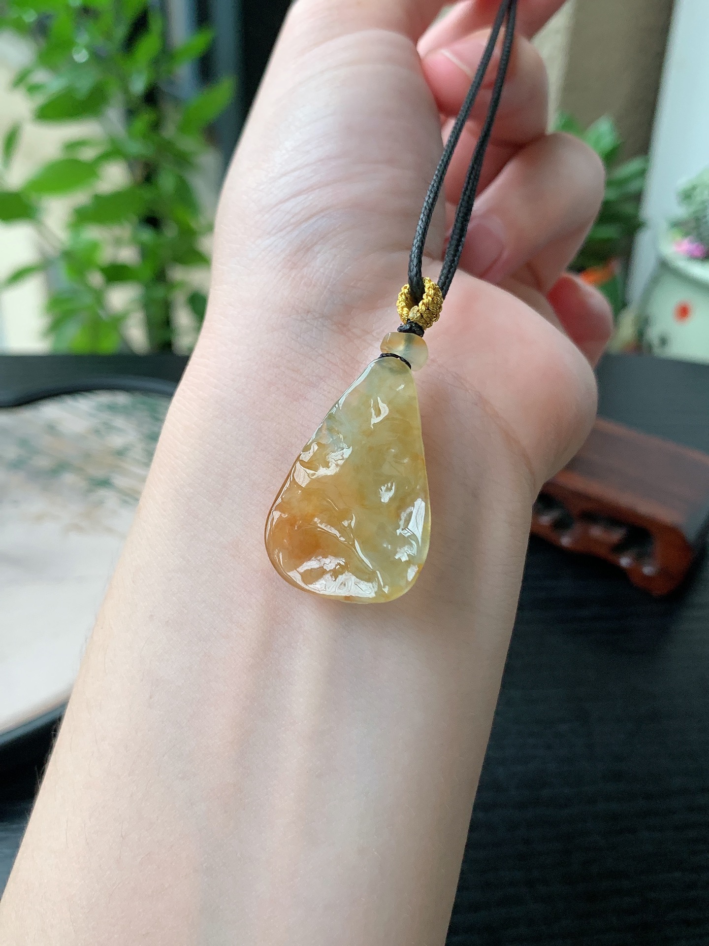 老坑冰种胶感飘黄翡龙牌吊坠 裸石尺寸:31-20.5-6.8mm