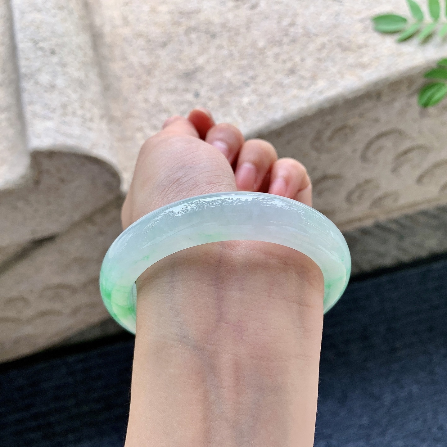 正圈 冰糯飘绿，水润，种老，细腻，打灯有棉纹