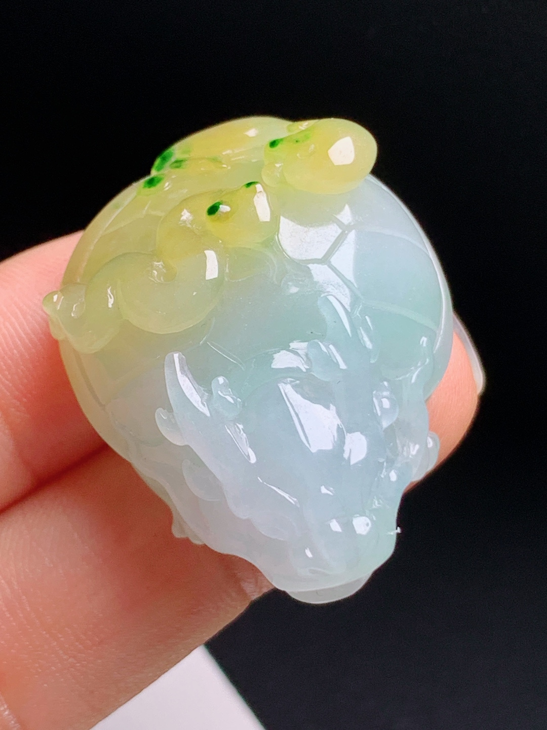 黄加绿龙头龟手把件，冰润油润雕工立体，招财纳福寓意美好