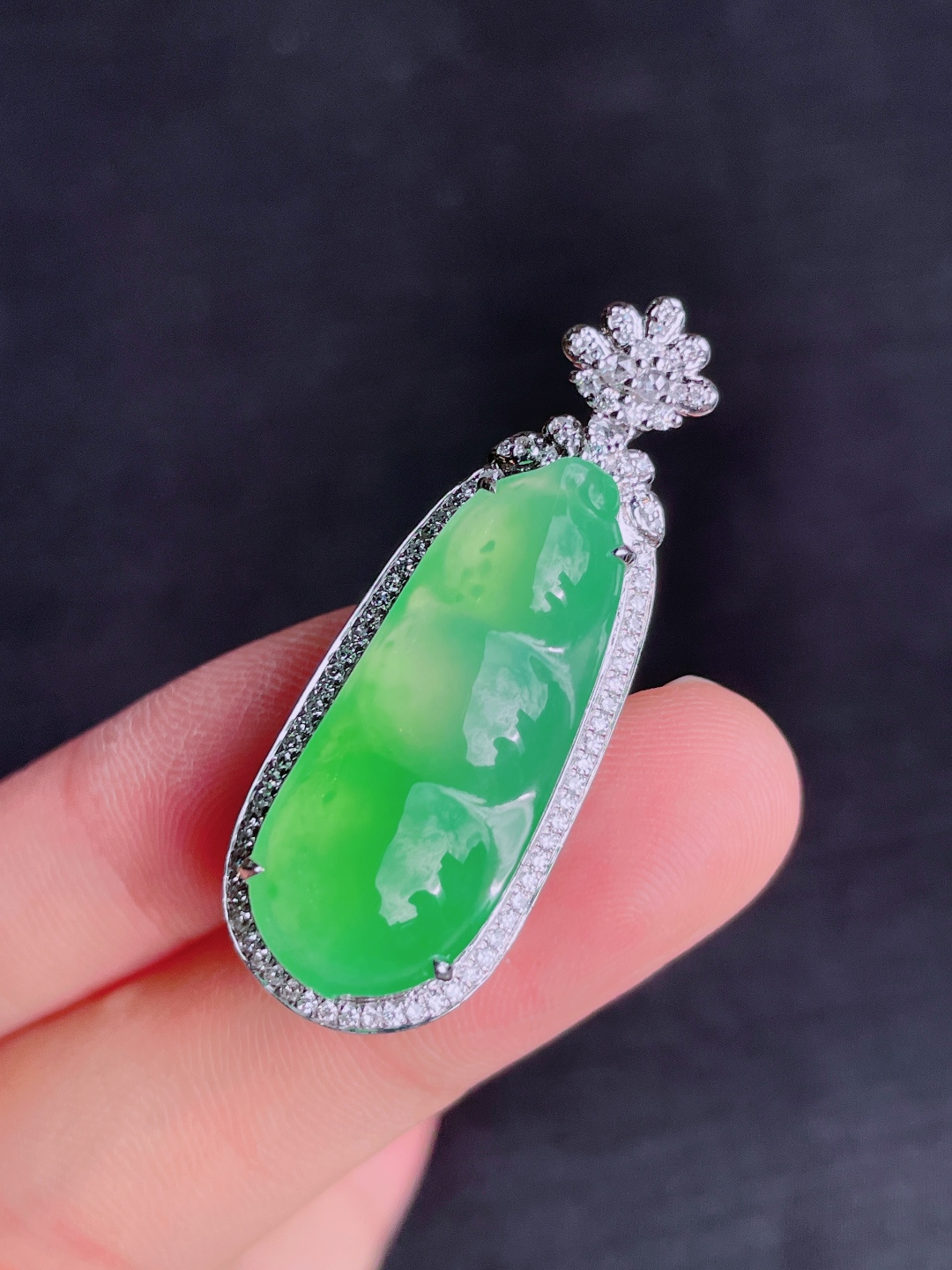 ️绿福豆吊坠，晶莹剔透，新颖时尚，无裂，29.5-12