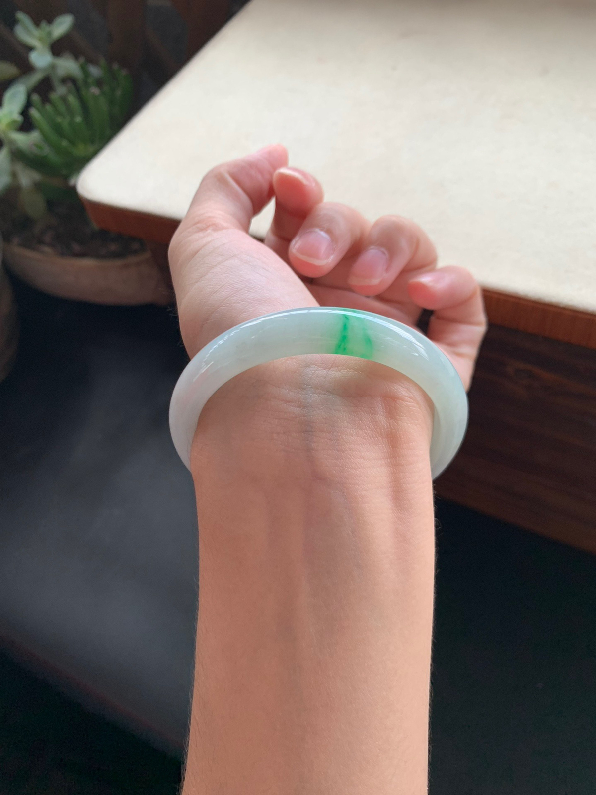 56圈口金丝绿正圈手镯
