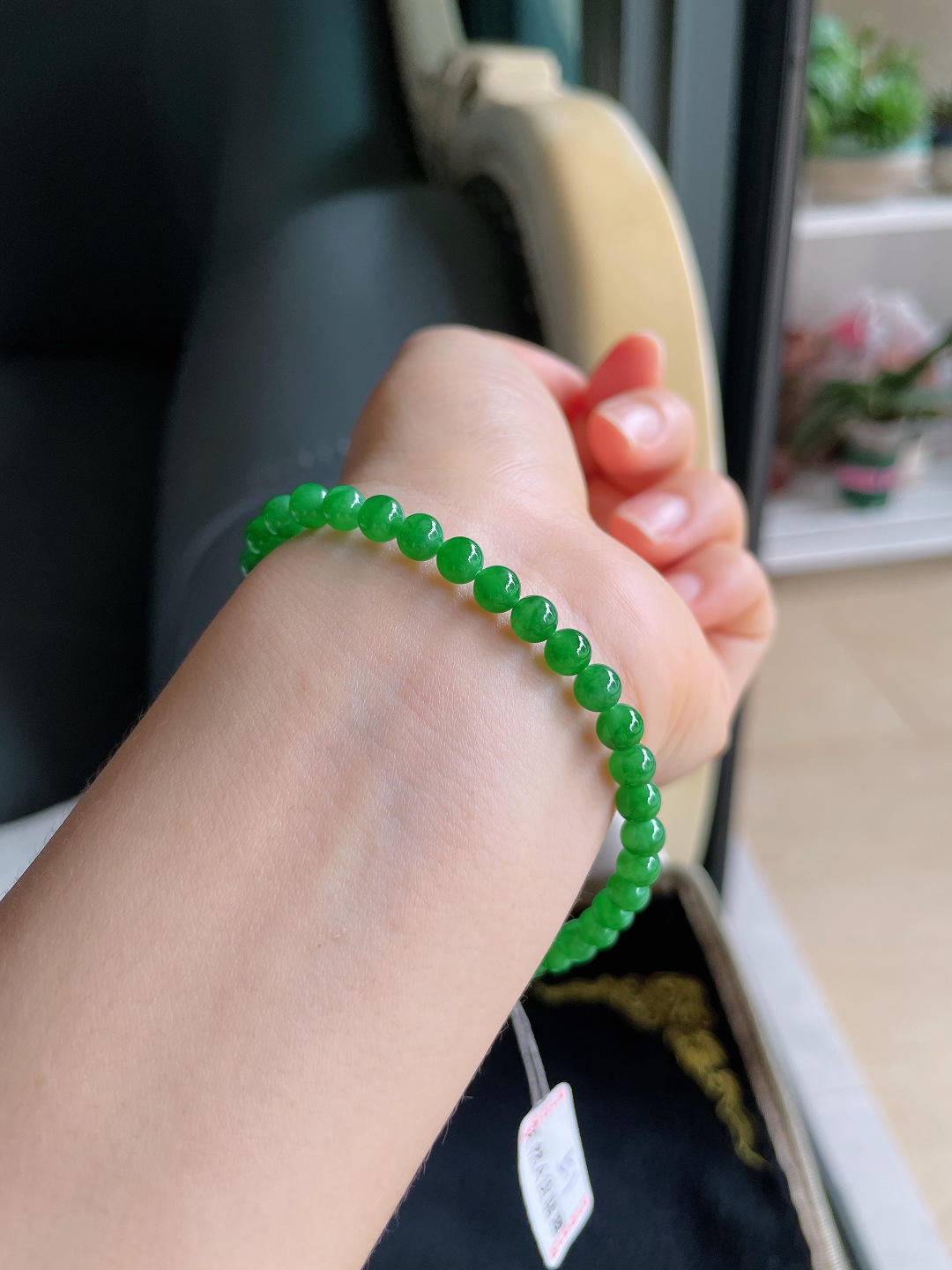 ️，天然翡翠A货，冰满绿辣绿手串，尺寸：5.1mm。【编4255】