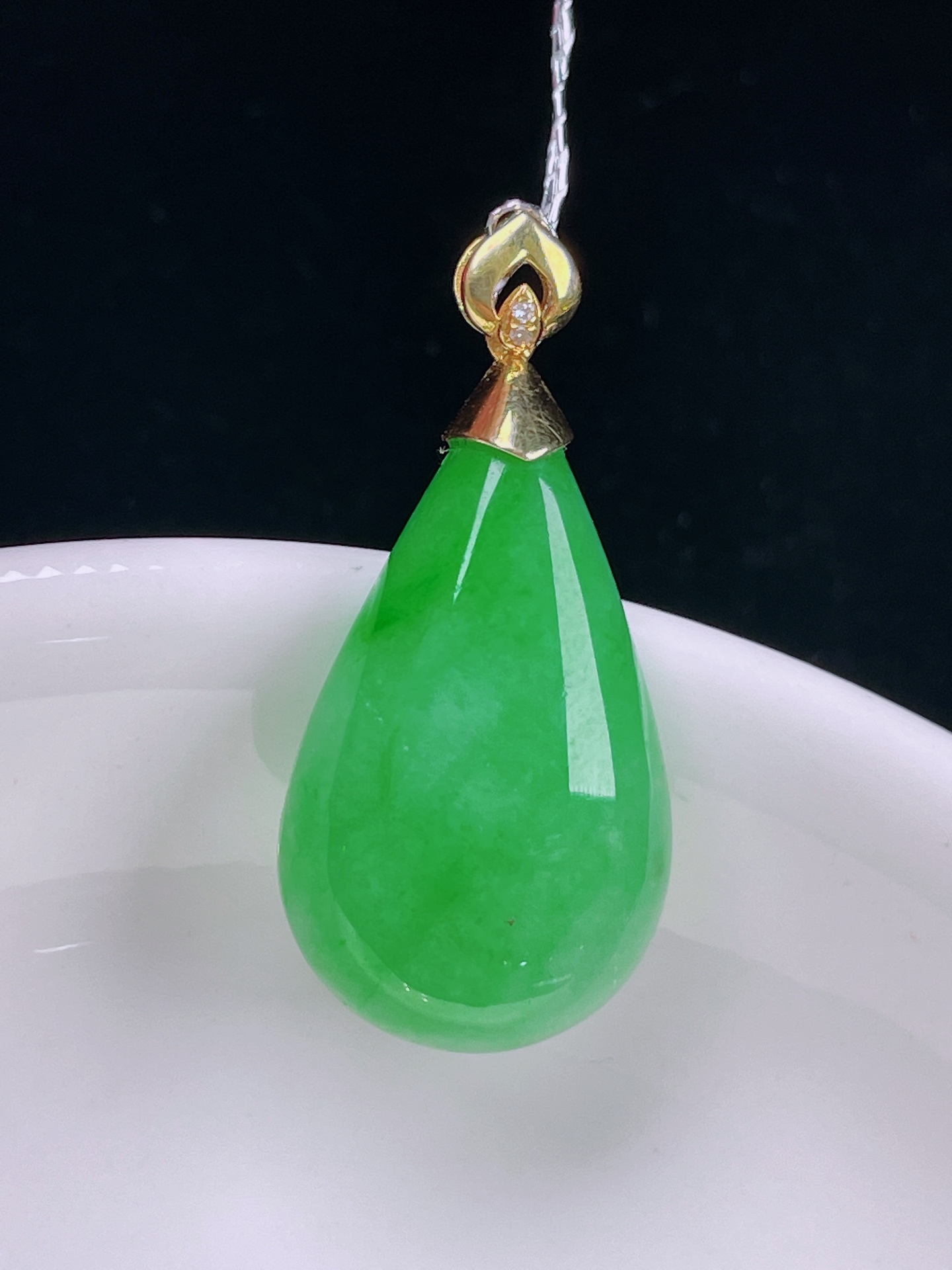 ️飘绿水滴，老种起光，细底通透，尺寸：29.3裸石24.2/13.8/6mm0701