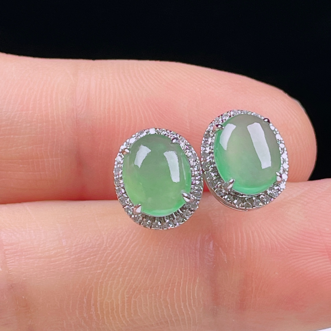 ️冰绿耳钉，老种起光，细底通透，尺寸：裸石8.2/7/3mm0701