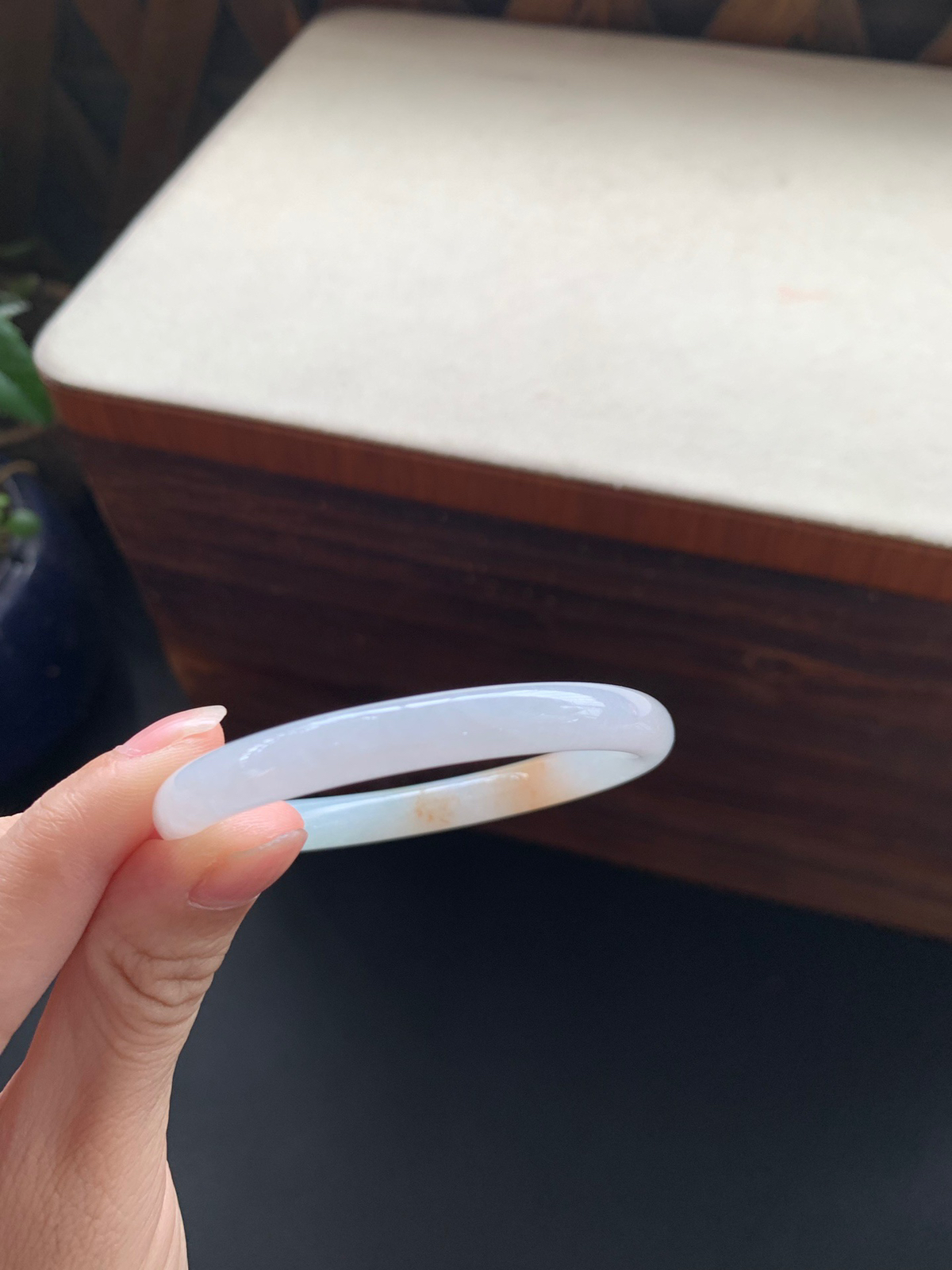 51.2圈口黄翡圆条手镯