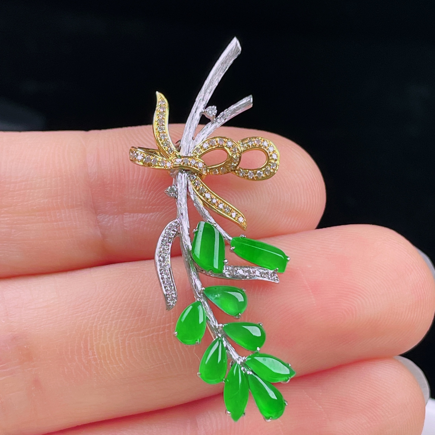 冰绿胸针，老种起光，细底通透，尺寸：42.3/14.6/4.6mm0701