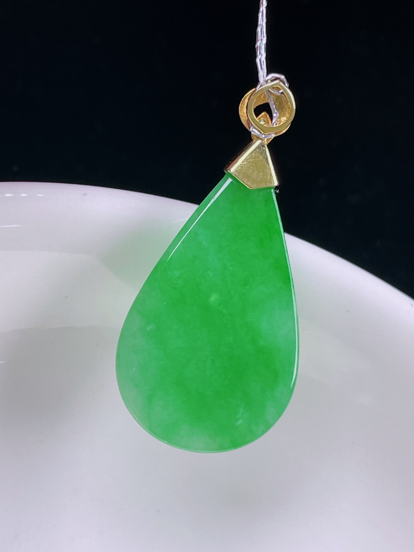 ️飘绿水滴，老种起光，细底通透，尺寸：29.3裸石24.2/13.8/6mm0701