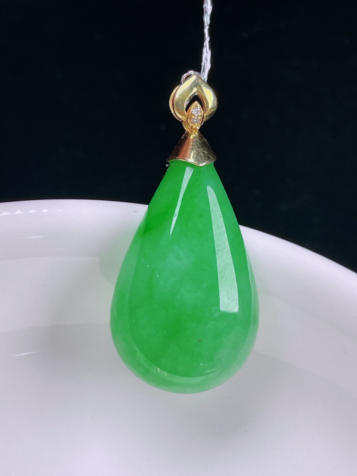 ️飘绿水滴，老种起光，细底通透，尺寸：29.3裸石24.2/13.8/6mm0701