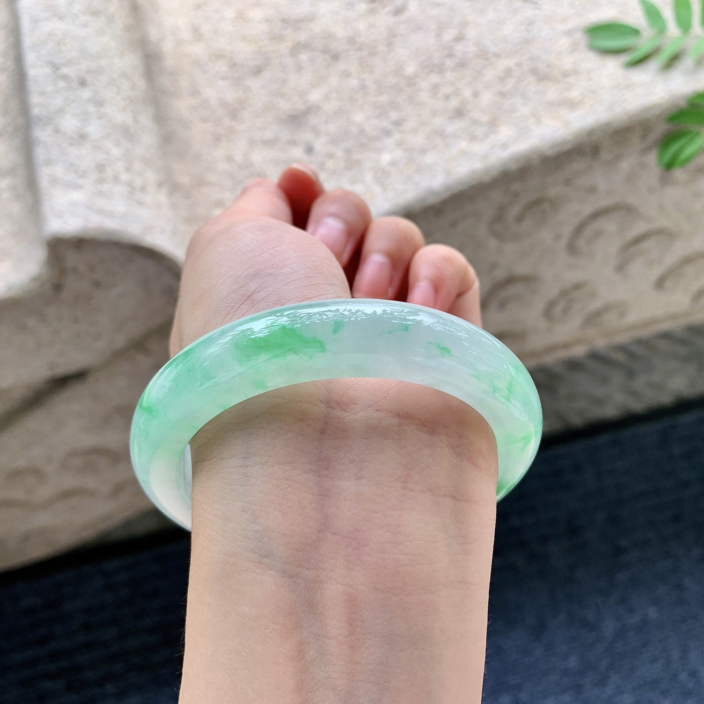 正圈 冰糯飘绿，水润，种老，细腻，打灯有棉纹