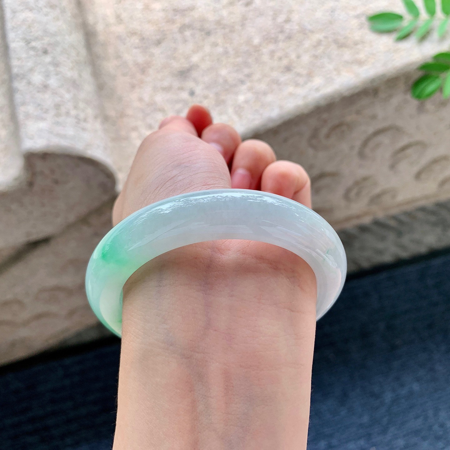 55圈口飘绿正圈手镯