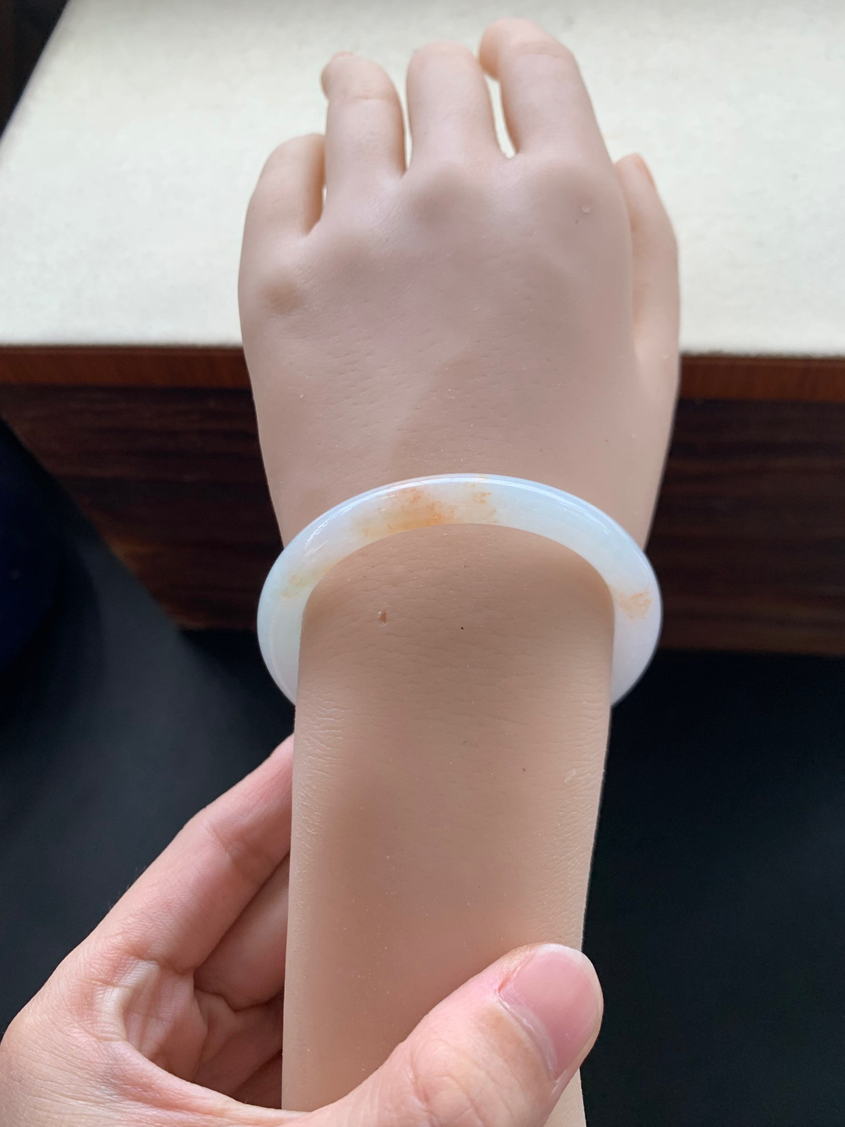 51.2圈口黄翡圆条手镯