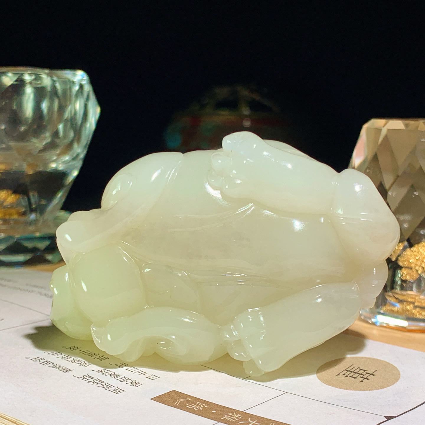 新疆和田玉黄口料携子上朝貔貅把件 尺寸74/46/43重155.6克。玉质细腻油润。手推出油。佩戴高端典雅。lt260630