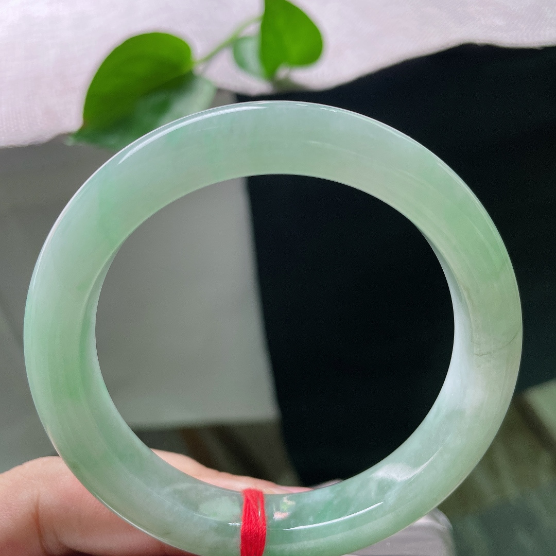58.6/11.6/9.2飘绿正圈，水润细腻，沉稳贵气，温柔大方，有纹，ss55201a