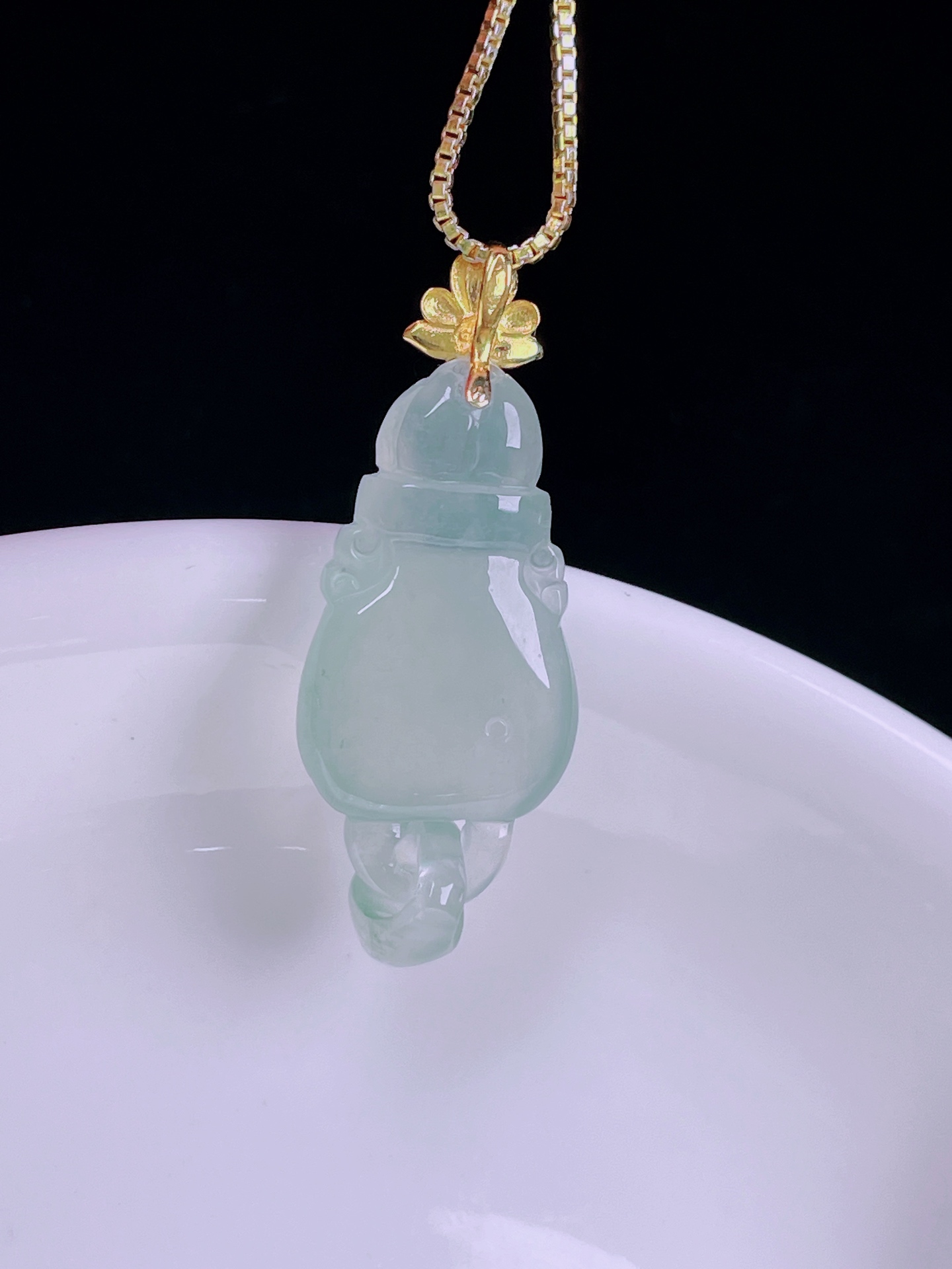 ️白冰玉瓶，老种起光，细底通透，尺寸：32.4裸石28/12/4.9mm0701