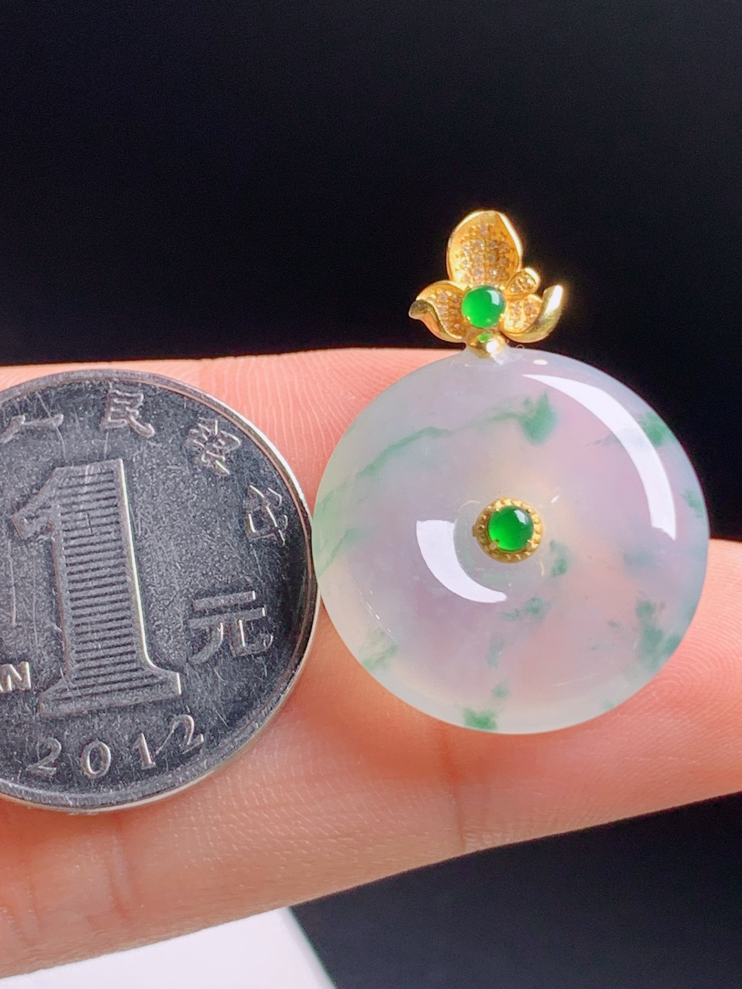 ️ 冰种飘花平安扣吊坠，冰种飘绿灵动飘逸，18K金蝴蝶镶精致贵气