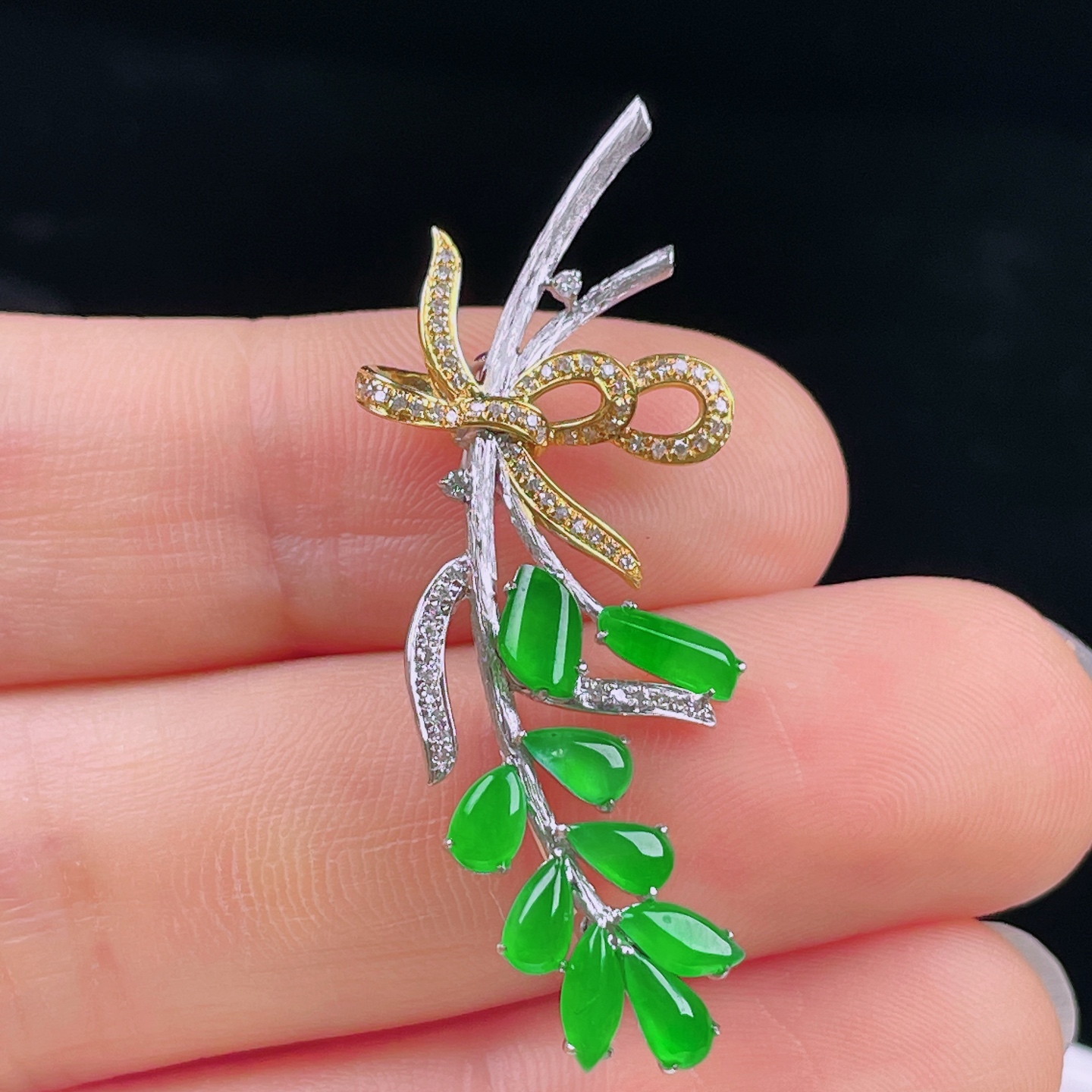 冰绿胸针，老种起光，细底通透，尺寸：42.3/14.6/4.6mm0701