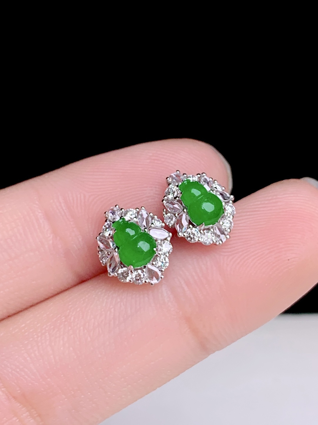 冰阳绿葫芦耳钉 18k金钻镶嵌，10-8.5-5.2