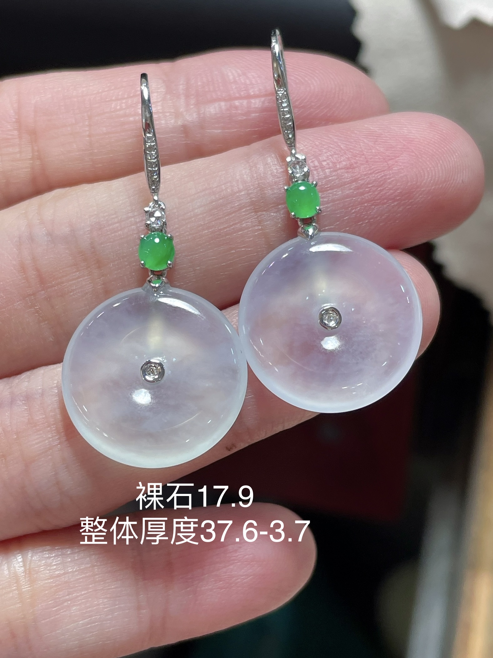 甜甜圈平安扣耳环，清爽的感觉种水也是可以的，18k金镶嵌，37.6-3.7