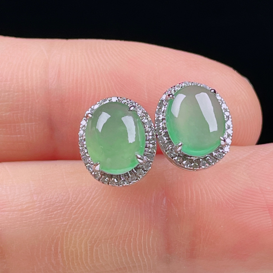 ️冰绿耳钉，老种起光，细底通透，尺寸：裸石8.2/7/3mm0701