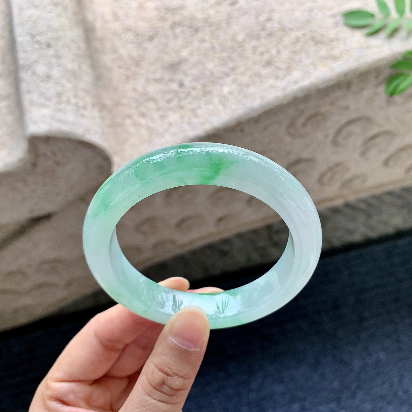 正圈 冰糯飘绿，水润，种老，细腻，打灯有棉纹