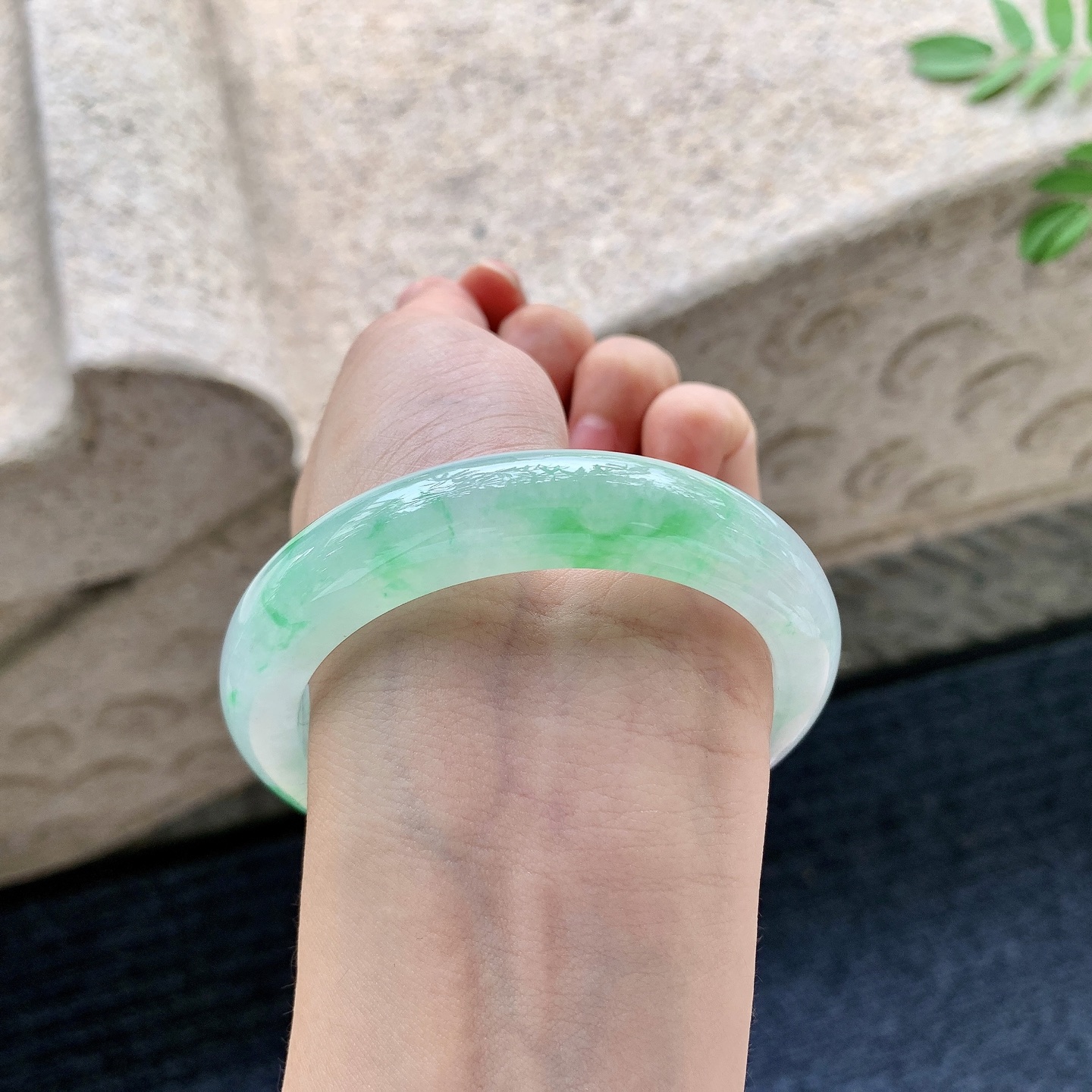 正圈 冰糯飘绿，水润，种老，细腻，打灯有棉纹