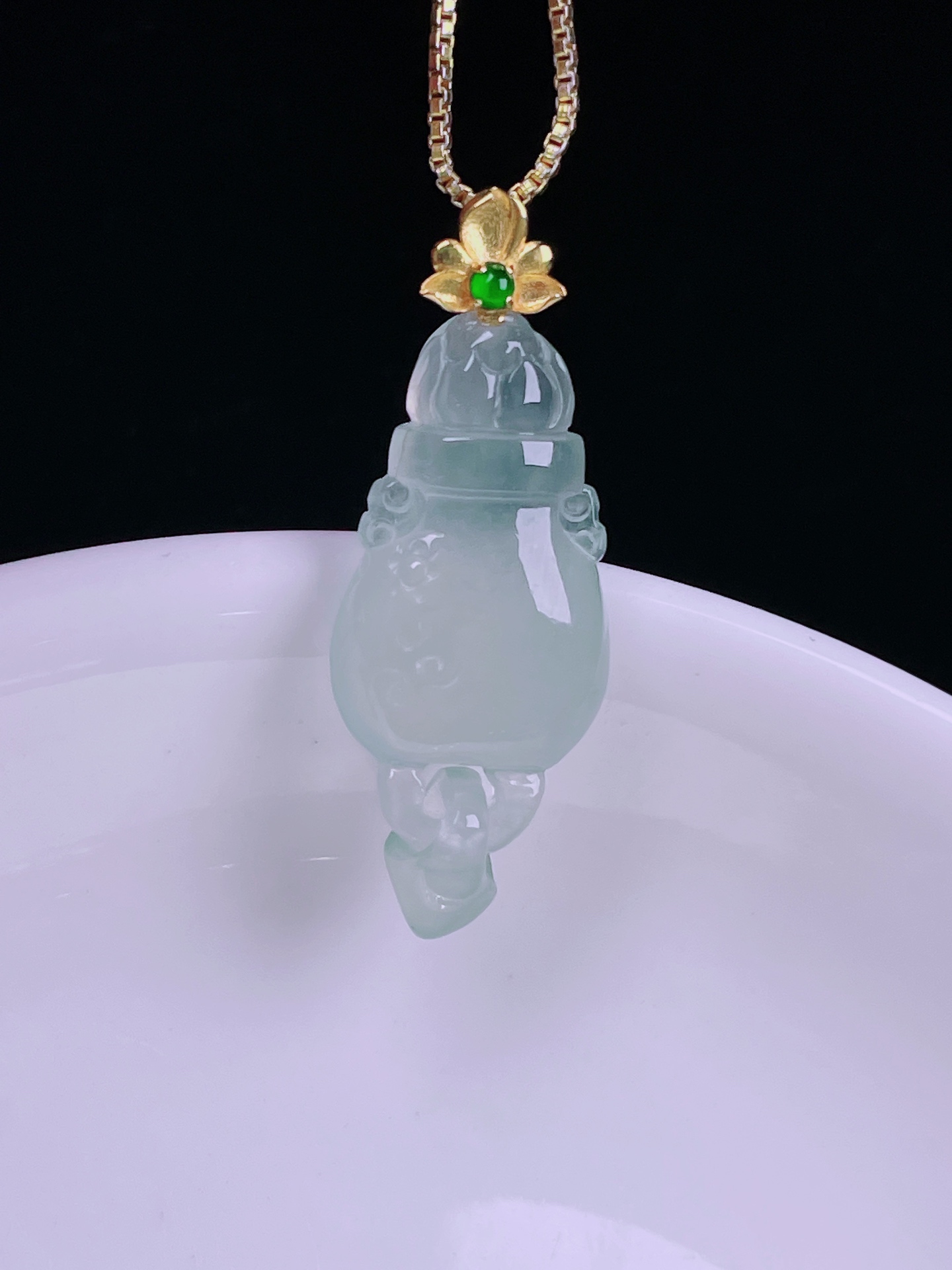 ️白冰玉瓶，老种起光，细底通透，尺寸：32.4裸石28/12/4.9mm0701