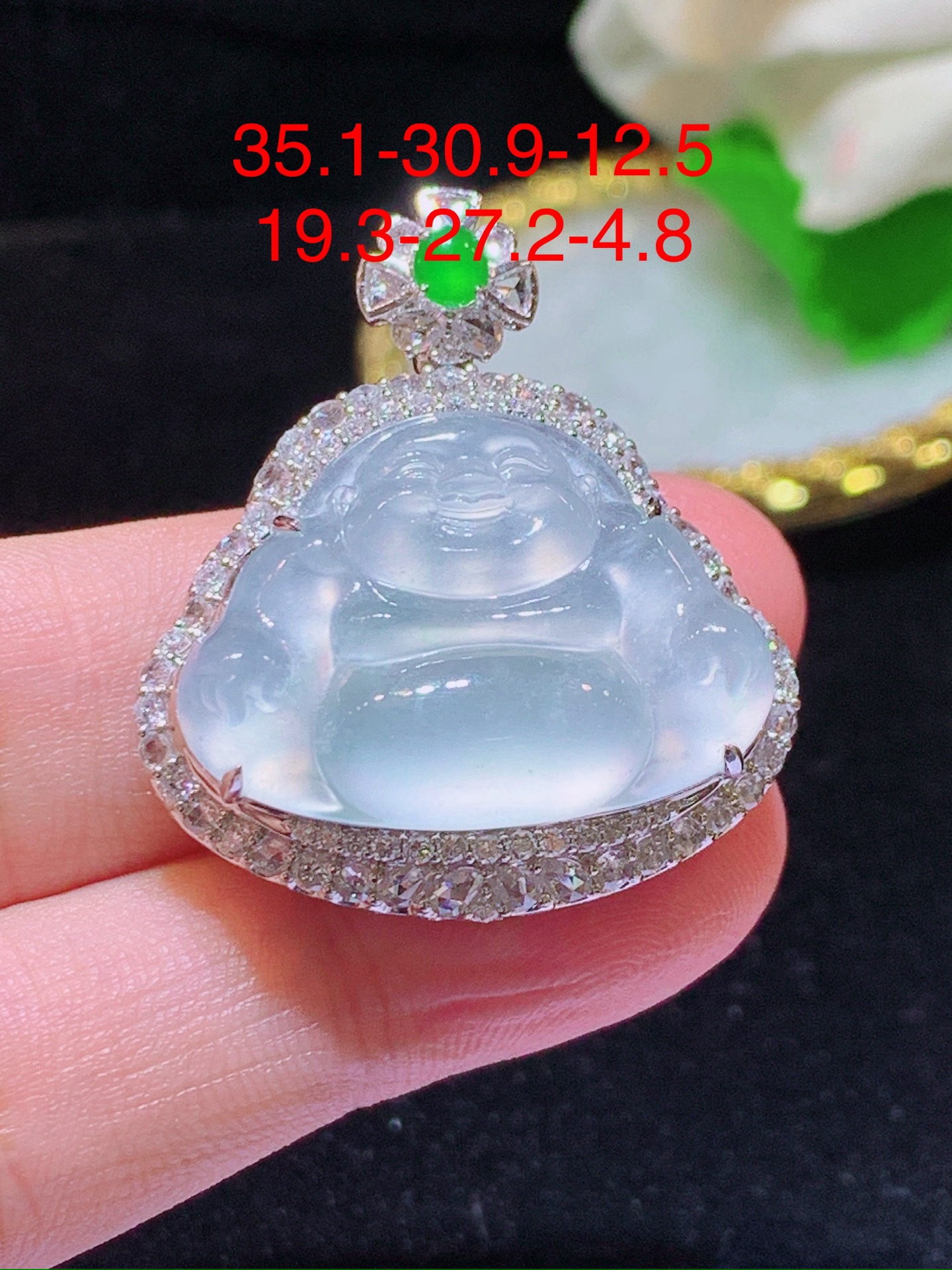 翡翠A货高冰佛公吊坠，18k金镶嵌，冰润细腻，佩戴效果出众，35.1-30.9-12.5