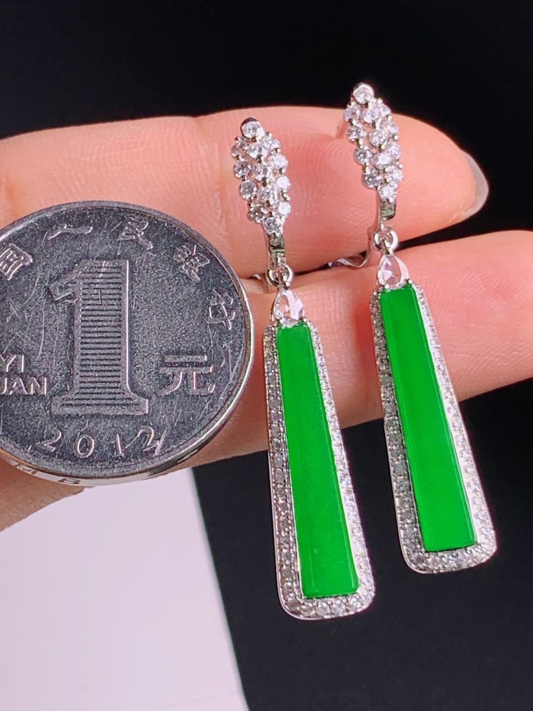 ️ 冰辣绿无事牌耳坠，色艳种细精工镶嵌，简约大气显贵上档次 裸石20.9-3.6-1.3 9707