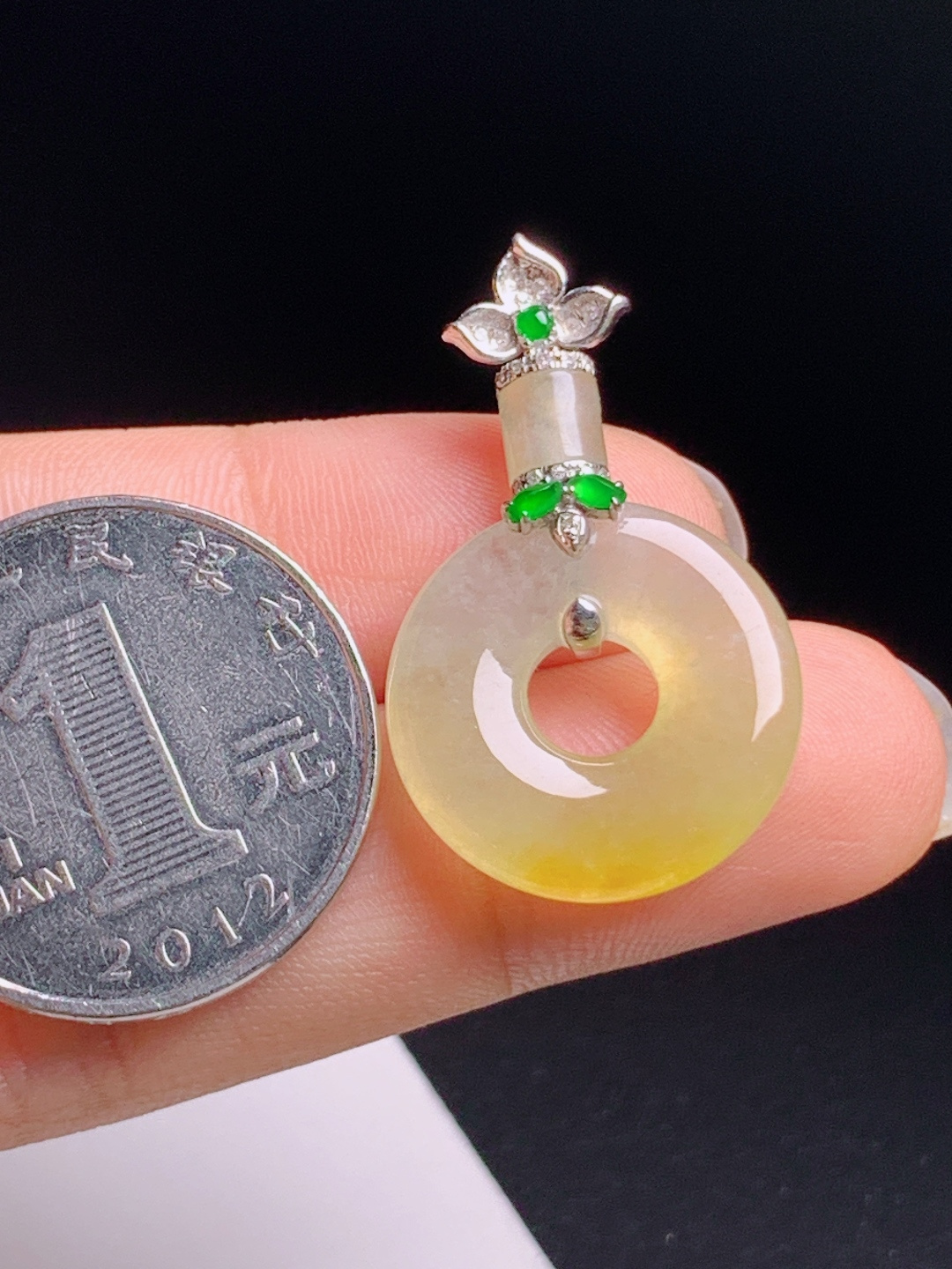 ️  飘黄平安扣吊坠，蜜糖底色18K金镶，精巧别致平安护身
