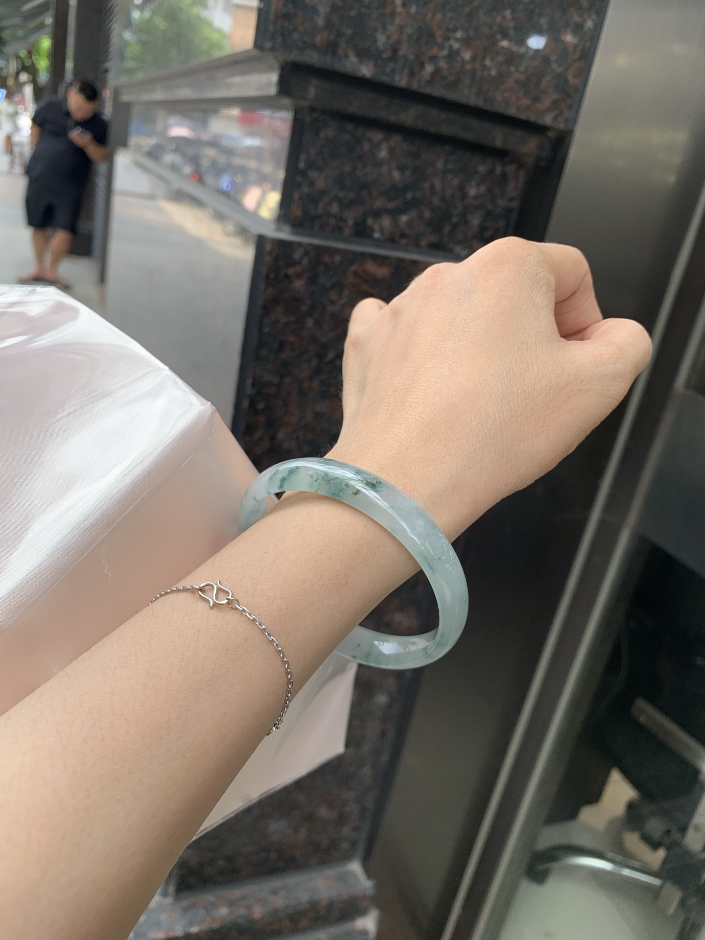 冰飘花正圈 55.5-5.2-10.7 0702-HN1124 打灯细纹，底妆冰透胶润，冰底中开出了朵朵兰花，飘花灵动飘逸，勾勒出一幅唯美诗意的山水意境画，古典优雅又秀气