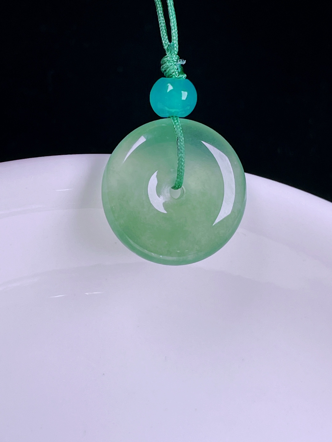 ️冰绿平安扣，老种起光，细底通透，尺寸：14.6/3.8mm0702