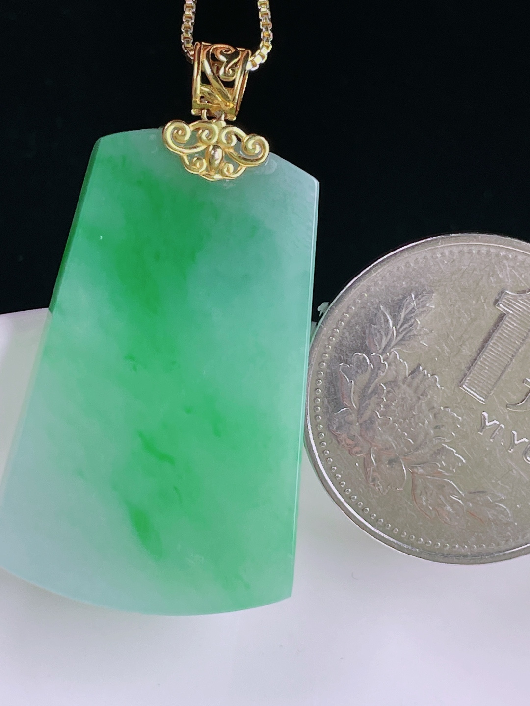 ️飘绿无事牌，老种起光，细底通透，尺寸：40.7裸石35.4/22.3/4mm0702