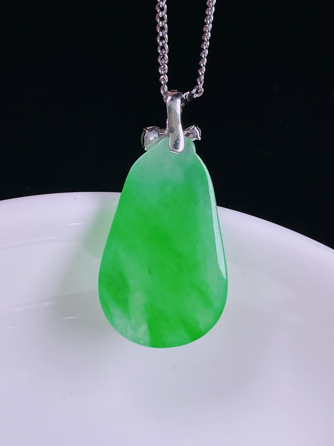 ️阳绿福瓜，老种起光，细底通透，尺寸：28.2裸石23/14/3.5mm0702