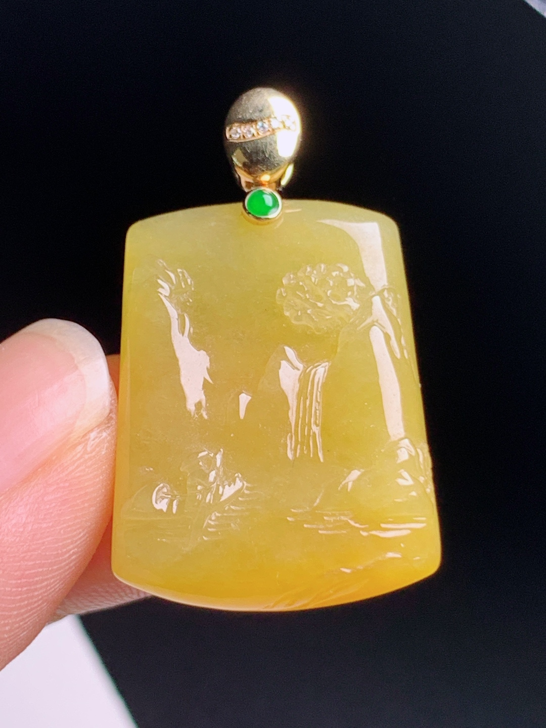 黄翡山水牌吊坠，色泽浓郁雕工精细，山居悠然财源广进 530629