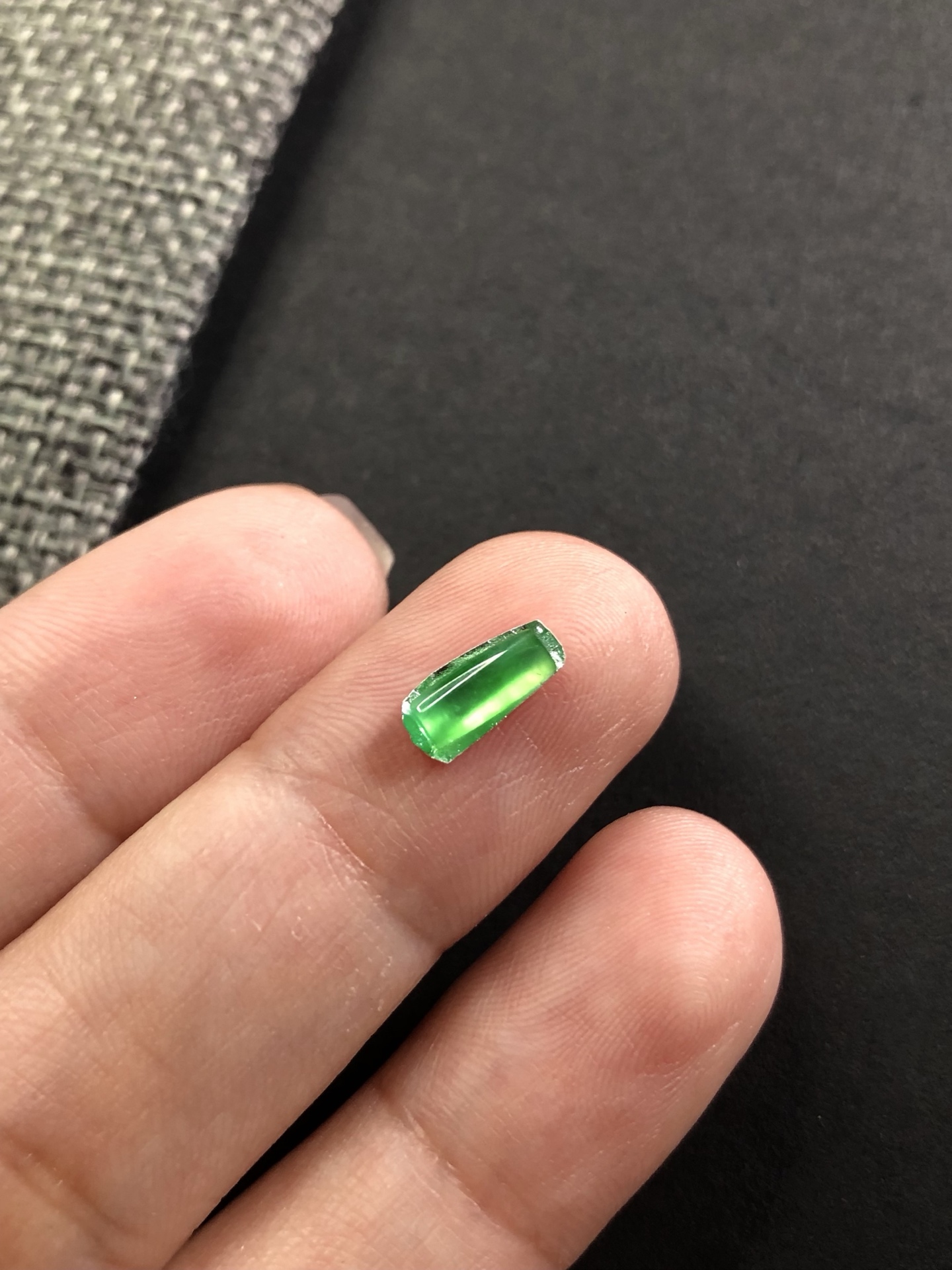 729303「冰种甜阳绿马鞍」色泽甜阳绿，光感熠熠，镶口好7.1-3-1.8