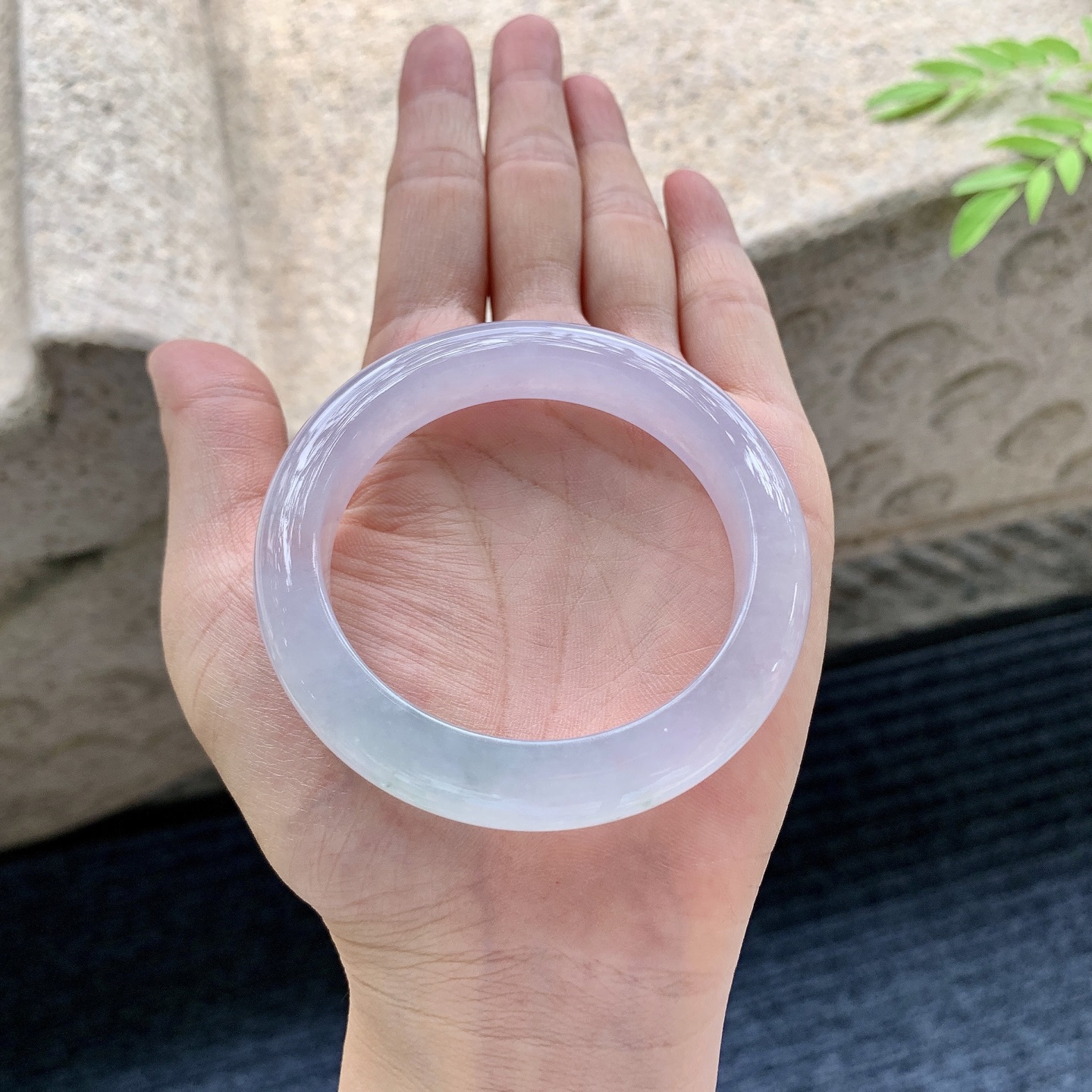 正圈 圈口52/10.8/8.7 编码G7070332 描述冰糯春彩，清透，水润，种老，细腻，无裂