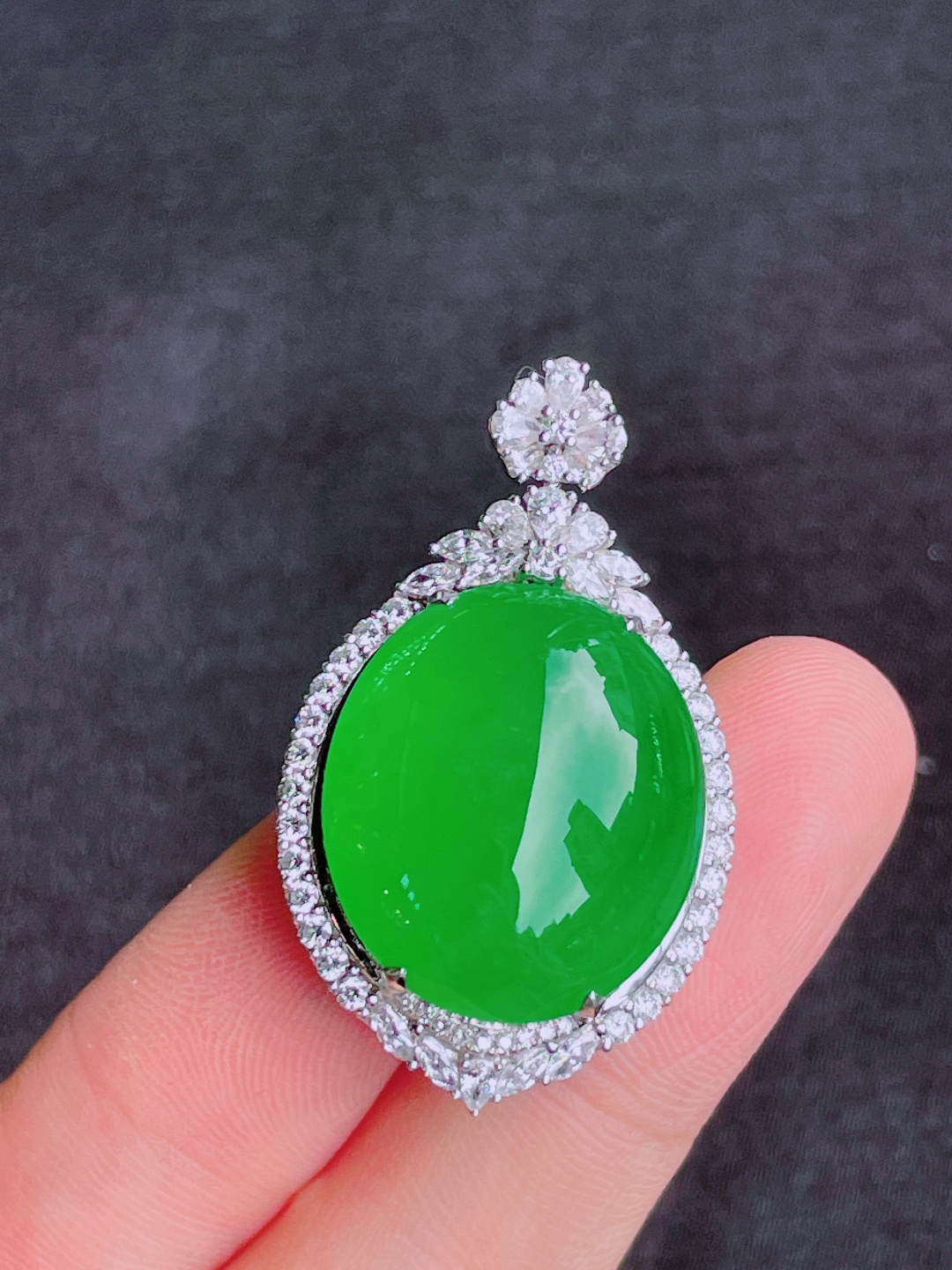 ️高冰绿蛋面吊坠，晶莹剔透，新颖时尚，无裂，22-18-6