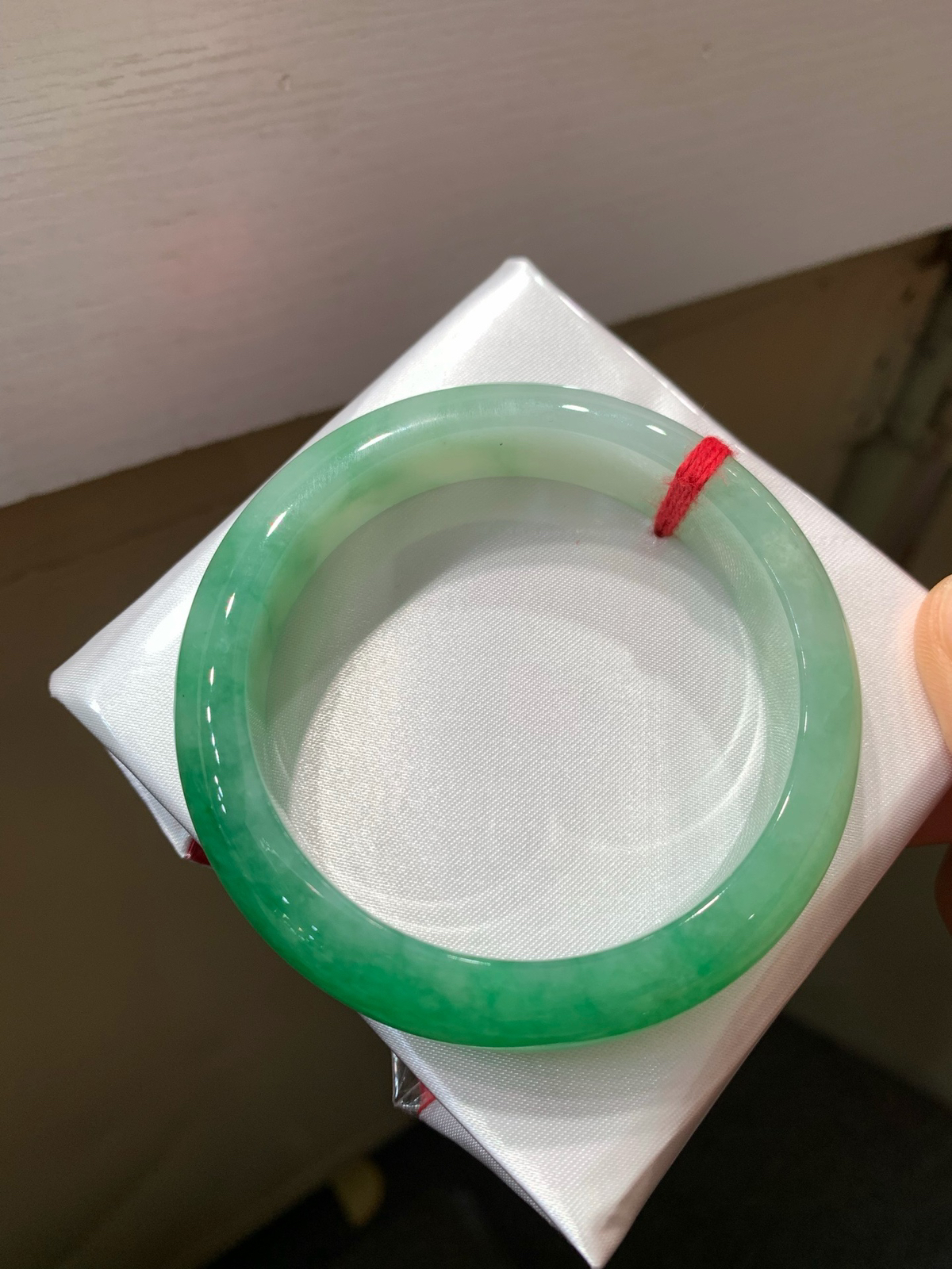 尺寸55.6/12.7/8.3，带色手镯
水润细腻 色好