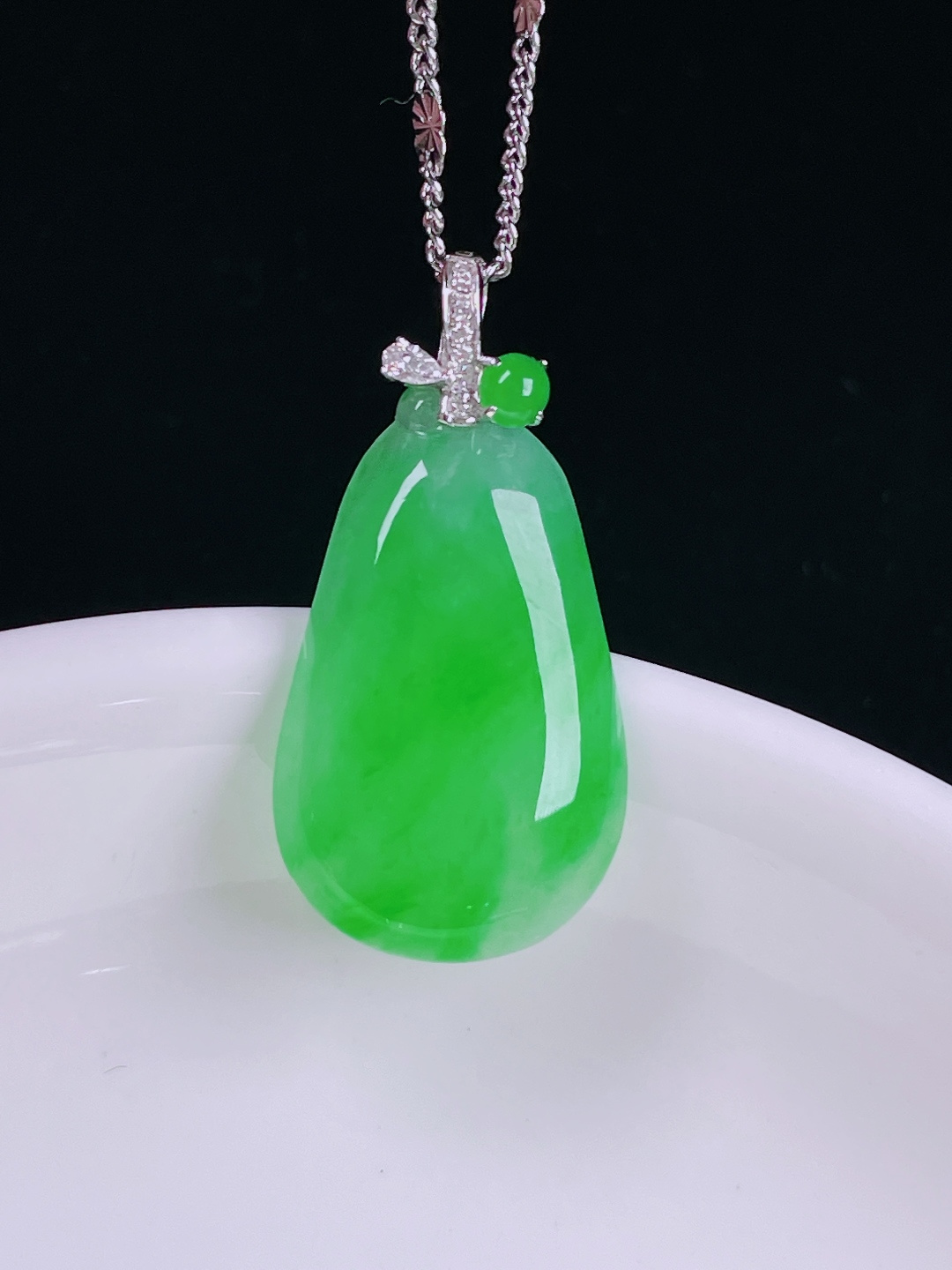 ️阳绿福瓜，老种起光，细底通透，尺寸：28.2裸石23/14/3.5mm0702