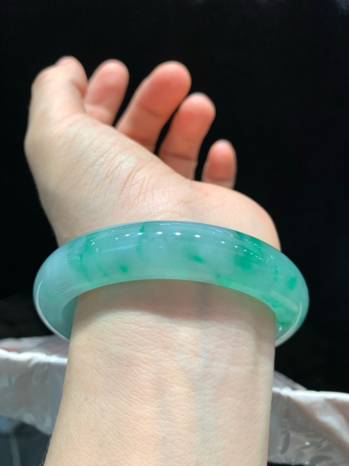尺寸58.7/13.3/9.2，带色手镯
水润细腻 清新甜美