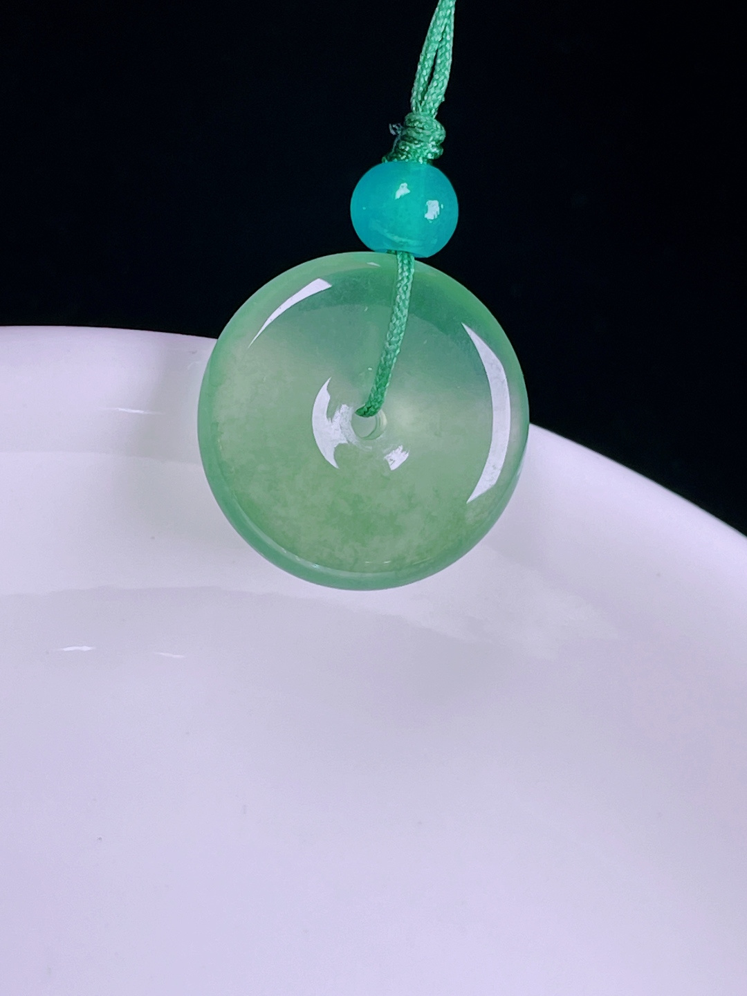 ️冰绿平安扣，老种起光，细底通透，尺寸：14.6/3.8mm0702