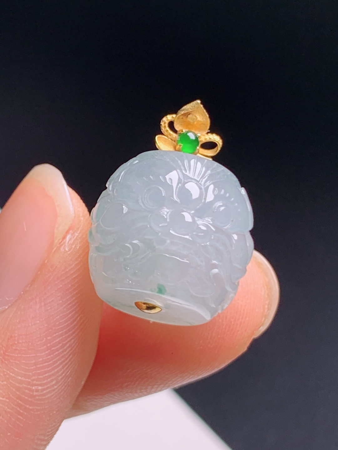 冰飘花瑞兽桶珠，雕工立体料子清爽，守财佩戴百搭 530629