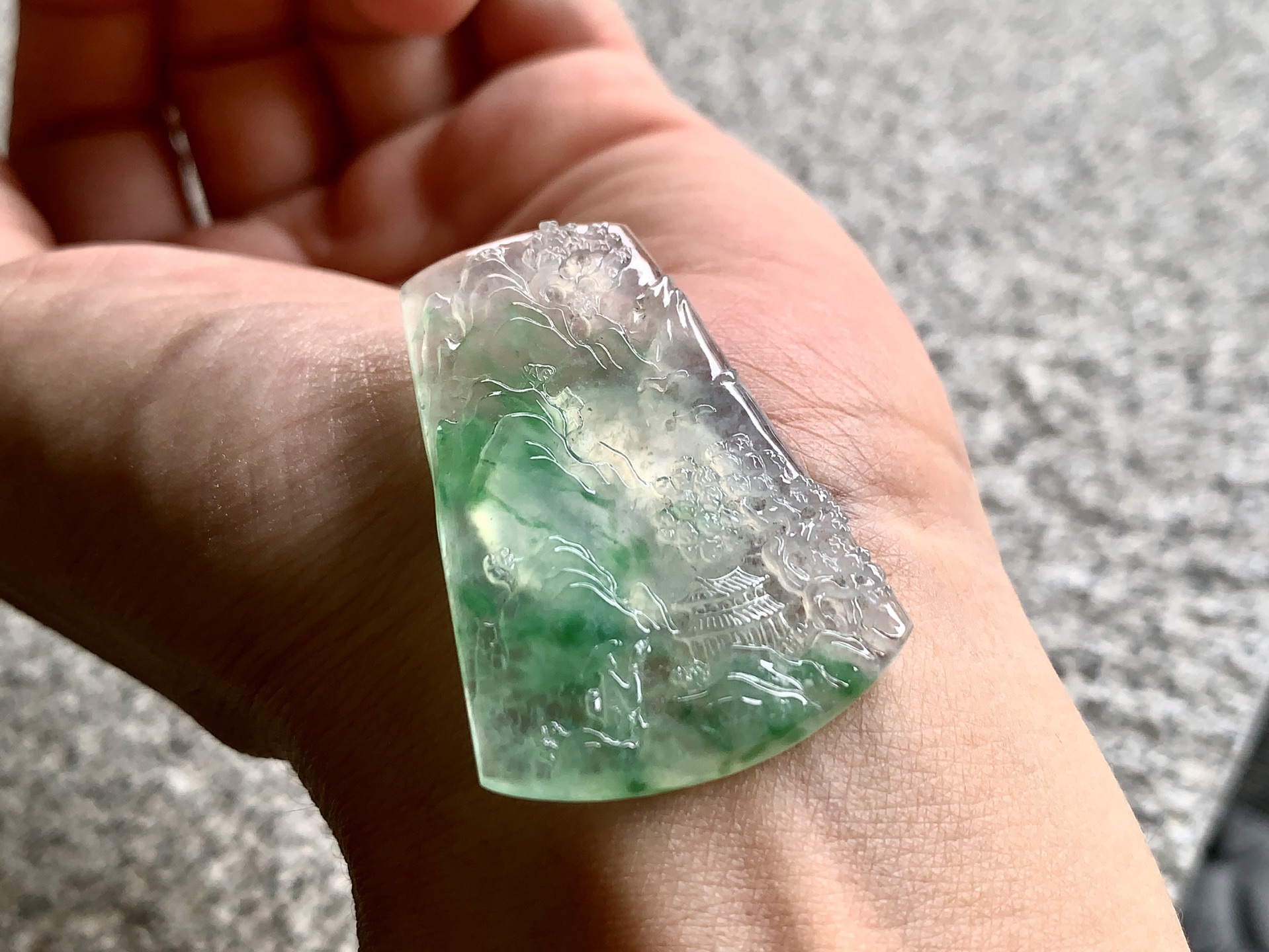 飘绿彩山水牌 尺寸：38.9×28×3.5