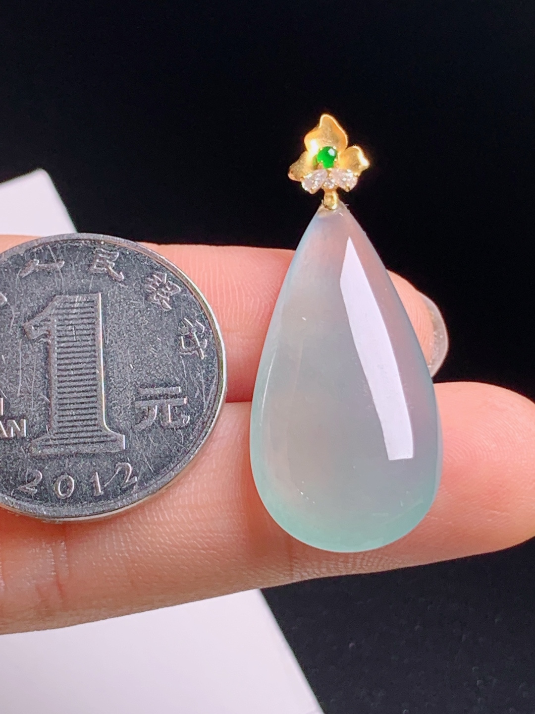 ️ 水滴吊坠，通体纯净起光透亮，简约秀气气质出众 整体30.3-15.5-5.9 整体37.6 08