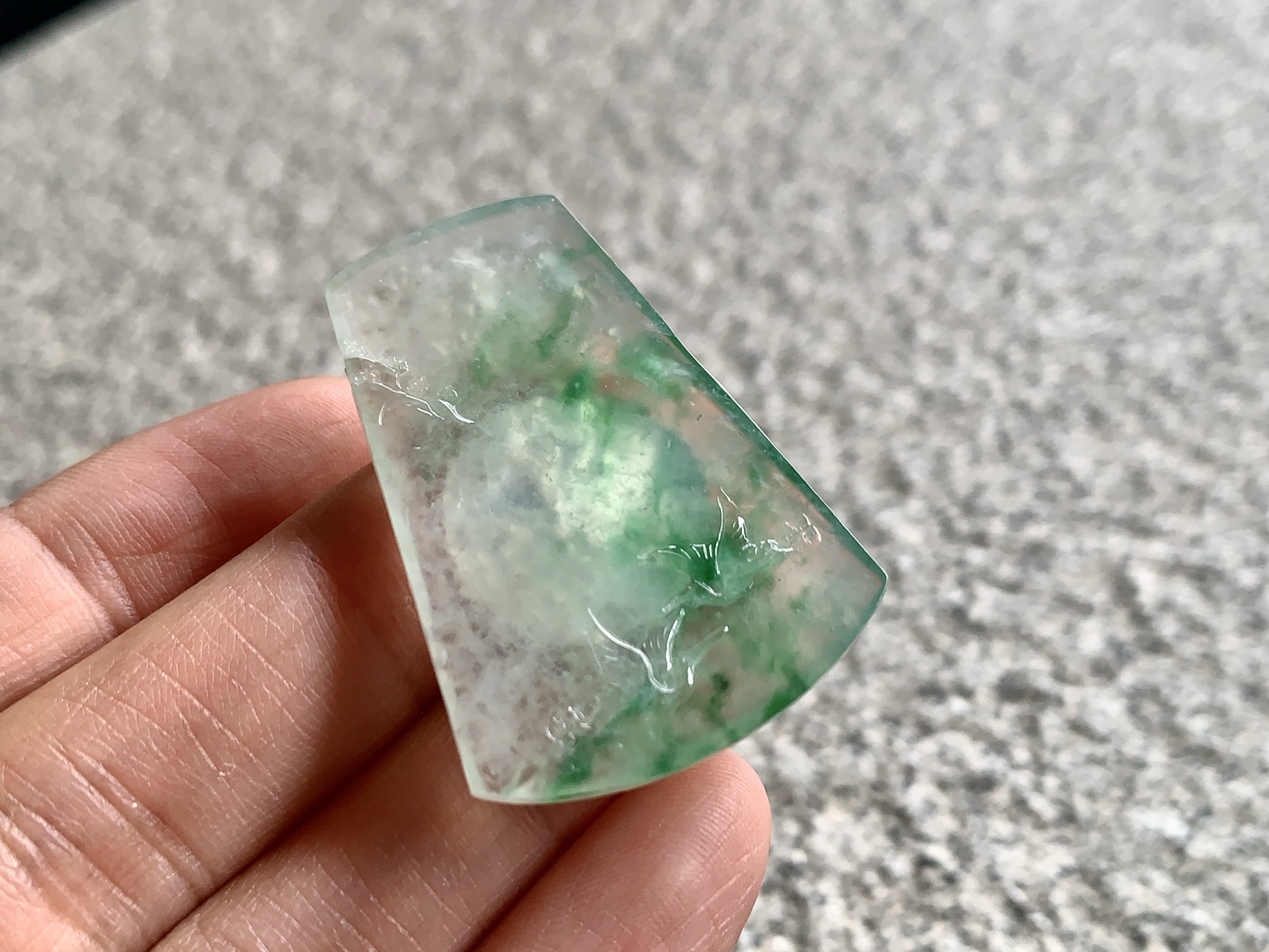 飘绿彩山水牌 尺寸：38.9×28×3.5