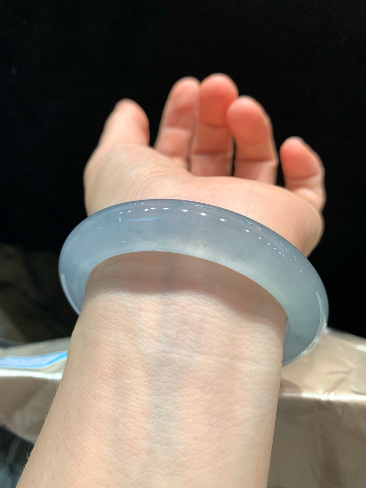 尺寸55.7/11.9/9.3，冰飘花手镯
冰透水润 种老