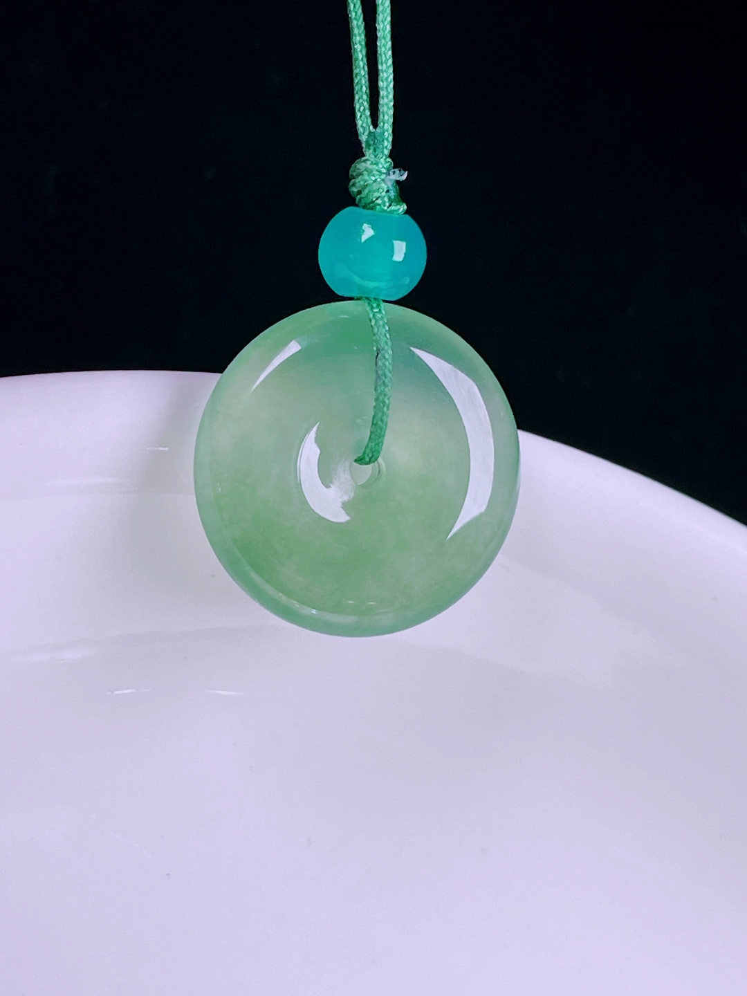 ️冰绿平安扣，老种起光，细底通透，尺寸：14.6/3.8mm0702