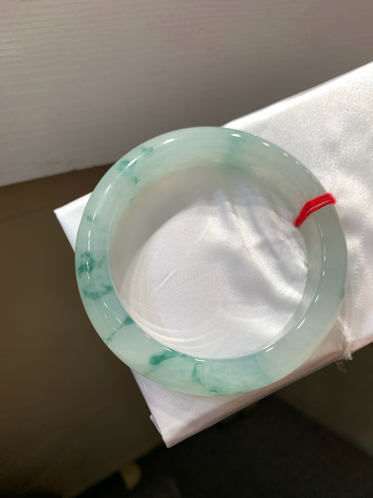 尺寸56.6/12.6/9.4，冰飘花手镯
冰透水润细腻 清新甜美