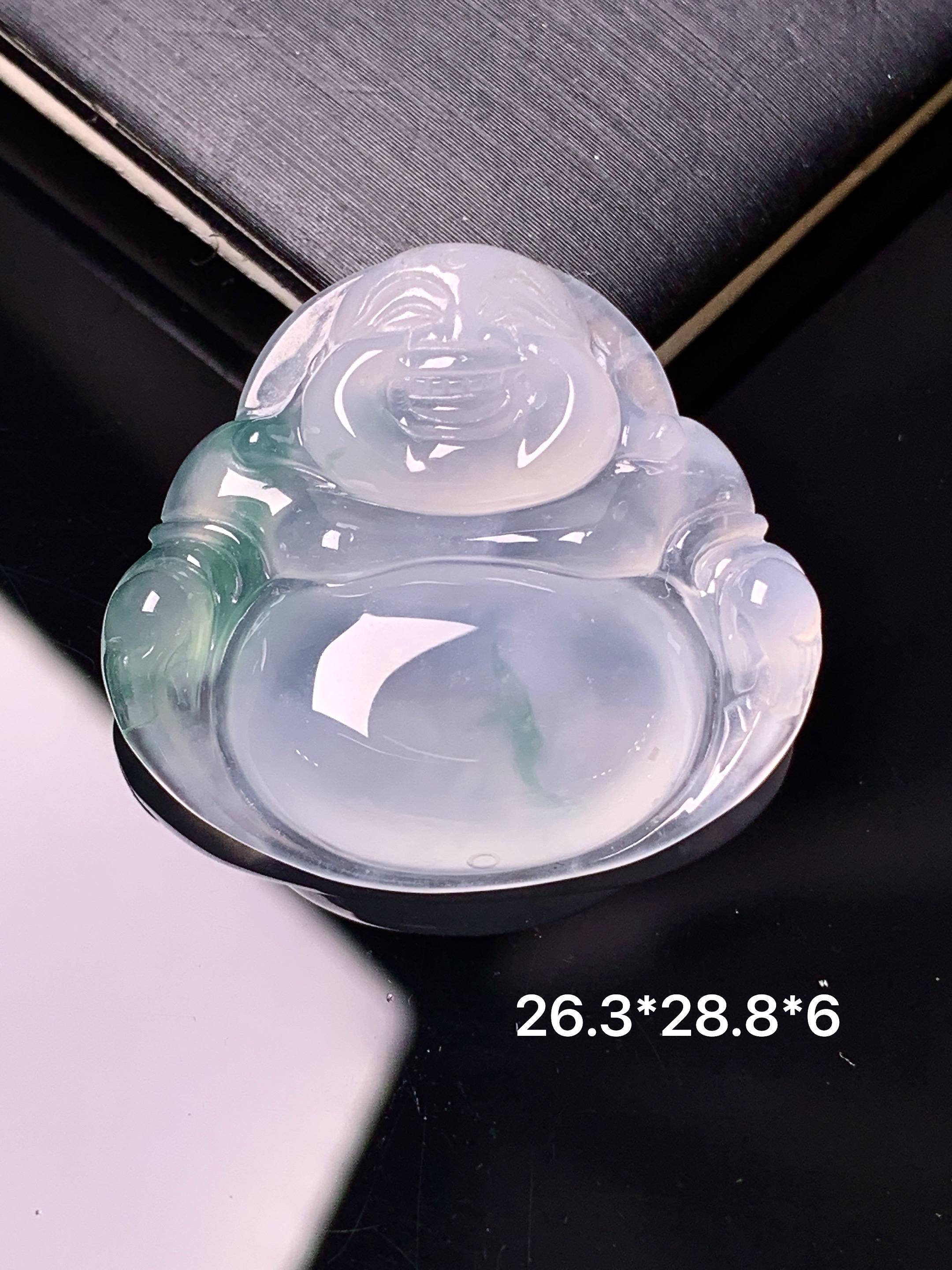 冰种飘绿佛公吊坠 玉质细腻 色泽艳丽清新 整体尺寸26.3*28.8*6 h3