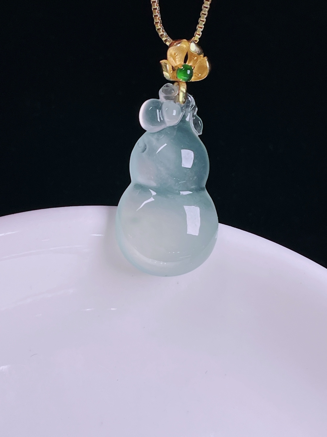 ️高冰葫芦，老种起光，细底通透，尺寸：31.3裸石25.2/13.7/5mm0702